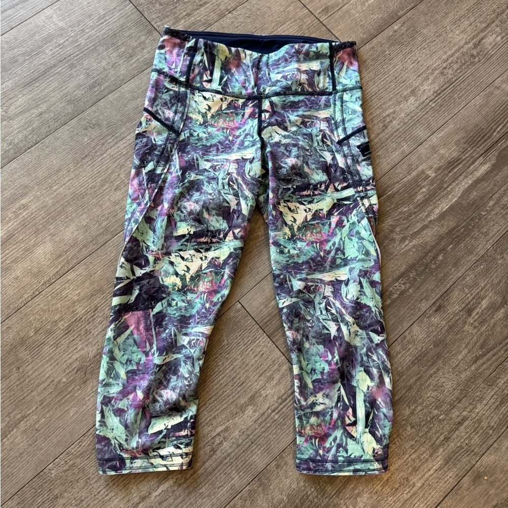 Lululemon Multicolor Patterned Cropped Leggings - image 3